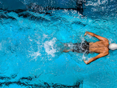 Gustavo Luíz Guilherme Pinto explica por que a natação é um esporte completo, trazendo benefícios para corpo e mente em todas as idades.