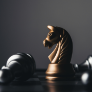 O líder é quem acende a faísca da inovação ao incentivar autonomia, pensamento crítico e testes contínuos — pilares de gestão defendidos por Bráulio Henrique Dias Viana.