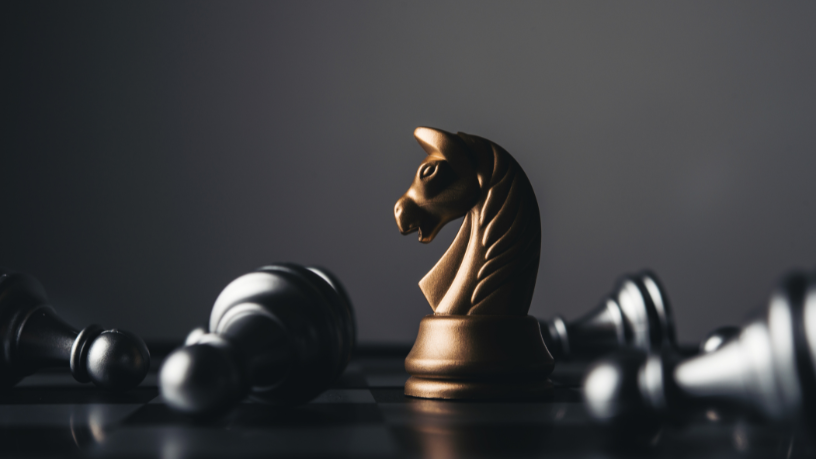 O líder é quem acende a faísca da inovação ao incentivar autonomia, pensamento crítico e testes contínuos — pilares de gestão defendidos por Bráulio Henrique Dias Viana.