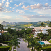 A valorização de imóveis em áreas nobres do Rio de Janeiro combina localização icônica, lifestyle e alta demanda, explica Alex Nabuco dos Santos.