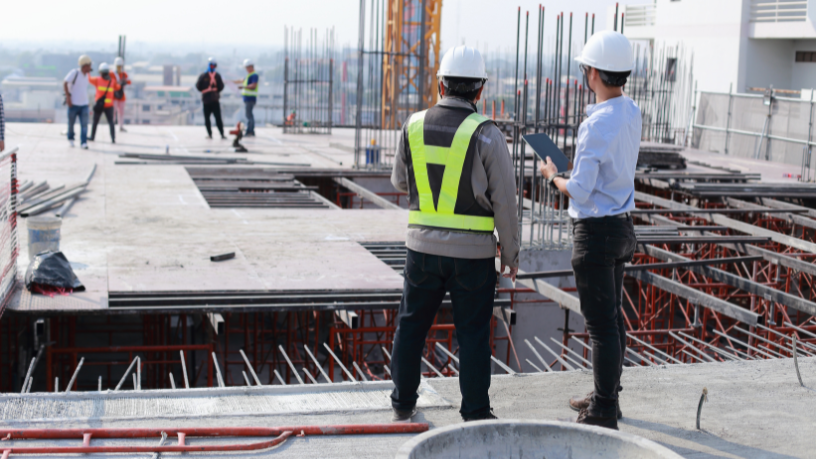 Saiba com Valderci Malagosini Machado quais práticas de armazenagem no canteiro evitam danos e preservam o desempenho dos artefatos.