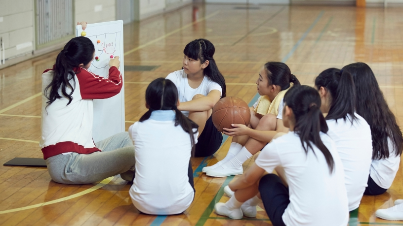 Entenda com Sérgio Bento De Araújo como o esporte educacional transforma jogos em ferramentas de desenvolvimento, incentivando protagonismo, autonomia e aprendizagem contínua.